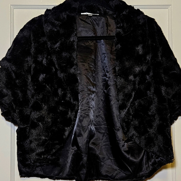 WD.NY Jackets & Blazers - Elegant Black Faux Fur Bolera
